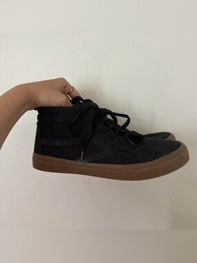Vans Men's Black High-Top Skate Sneaker with Gum Sole